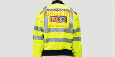 Ini Bukan Rompi Polisi Tapi Bomber Jacket